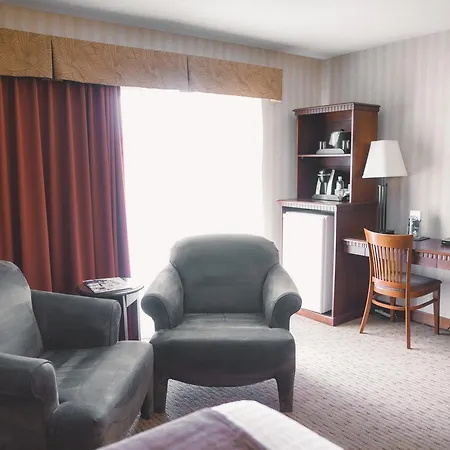 Elkhorn Resort, Spa, And Conference Centre-3